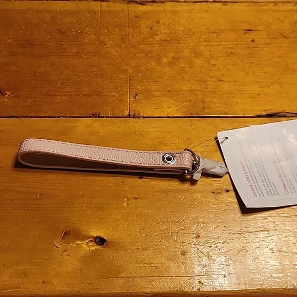 Thirty-one Rose Blush Pebble Wristlet Strap - Picture 1 of 2